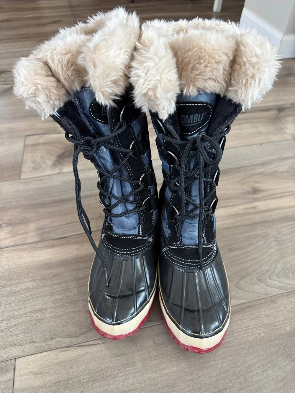 Khombu Navy Blue Winter Lace-Up Boots with Cream Faux Fur Collar